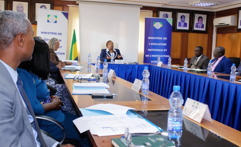 Digitalisation des Enseignements : Le Gouvernement passe à la vitesse supérieure avec 1 000 tablettes pour l&rsquo;école gabonaise