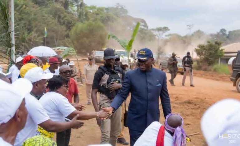 Ogooué-Ivindo : Oligui Nguema sur le terrain, au contact des populations avant la Fête de la Libération