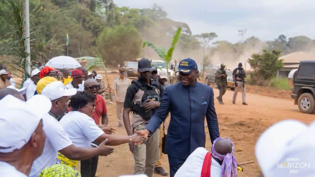 Ogooué-Ivindo : Oligui Nguema sur le terrain, au contact des populations avant la Fête de la Libération