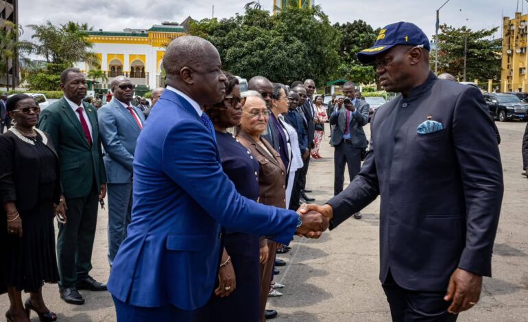 Enseignement technique et professionnel : Oligui Nguema dote les structures de 19 pick-up