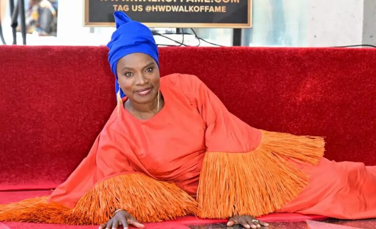 Angélique Kidjo décroche son étoile sur le Hollywood Walk of Fame