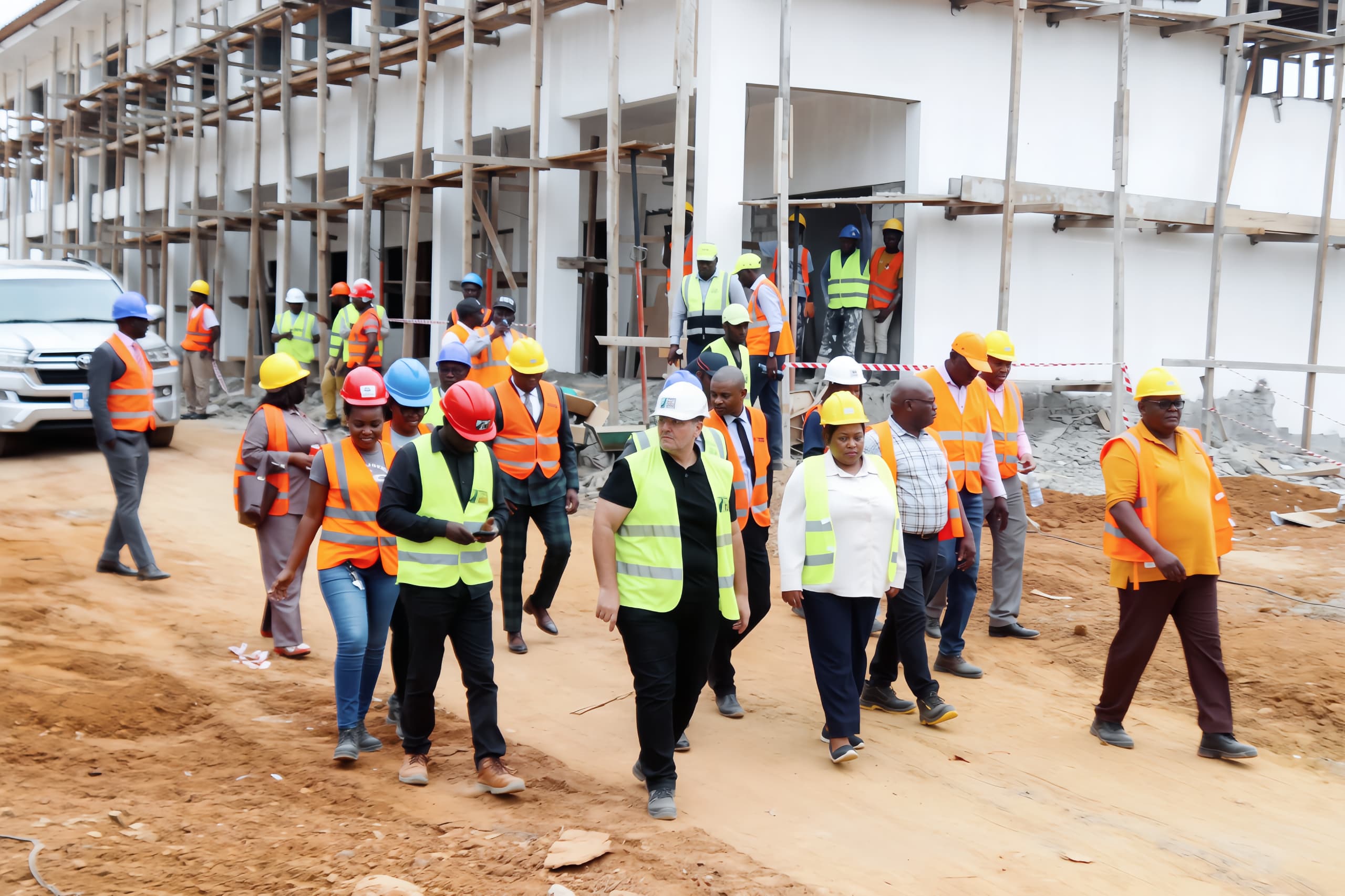 Education /PISE  – Phase 2 : De Bizango Rail à Bikélé, Camélia Ntoutoume Leclercq visite  les chantier  des établissements