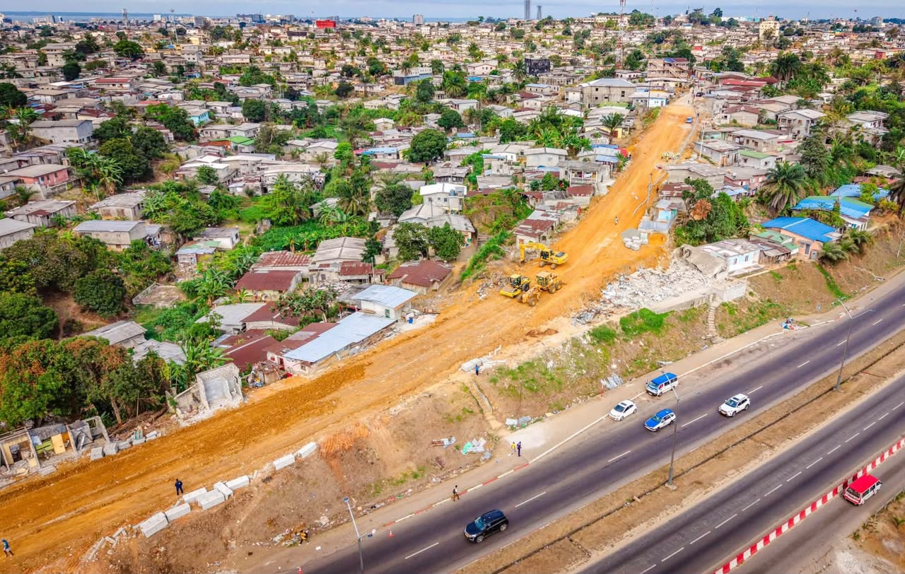 Libreville : les travaux de la voie Kinguélé Plein Ciel avancent