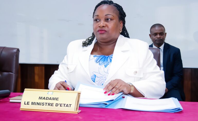 MNCG : Camélia Ntoutoume Leclercq donne deux semaines aux chômeurs .