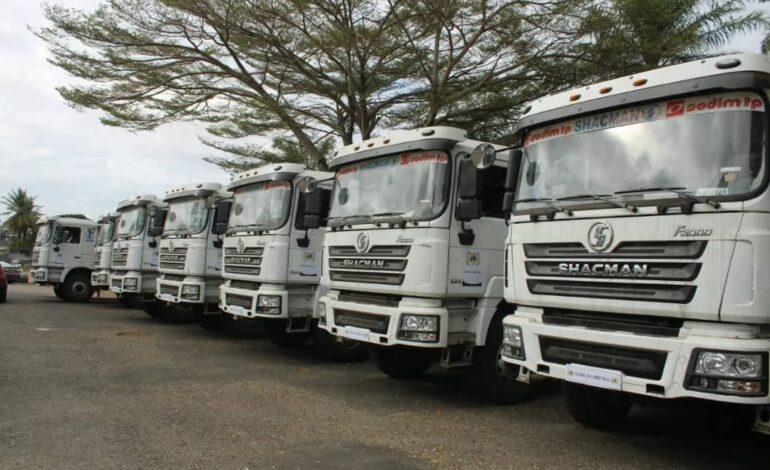 Libreville / Lutte contre l’insalubrité : Eugène MBA passe à l’action avec une dotation de camions aux arrondissements