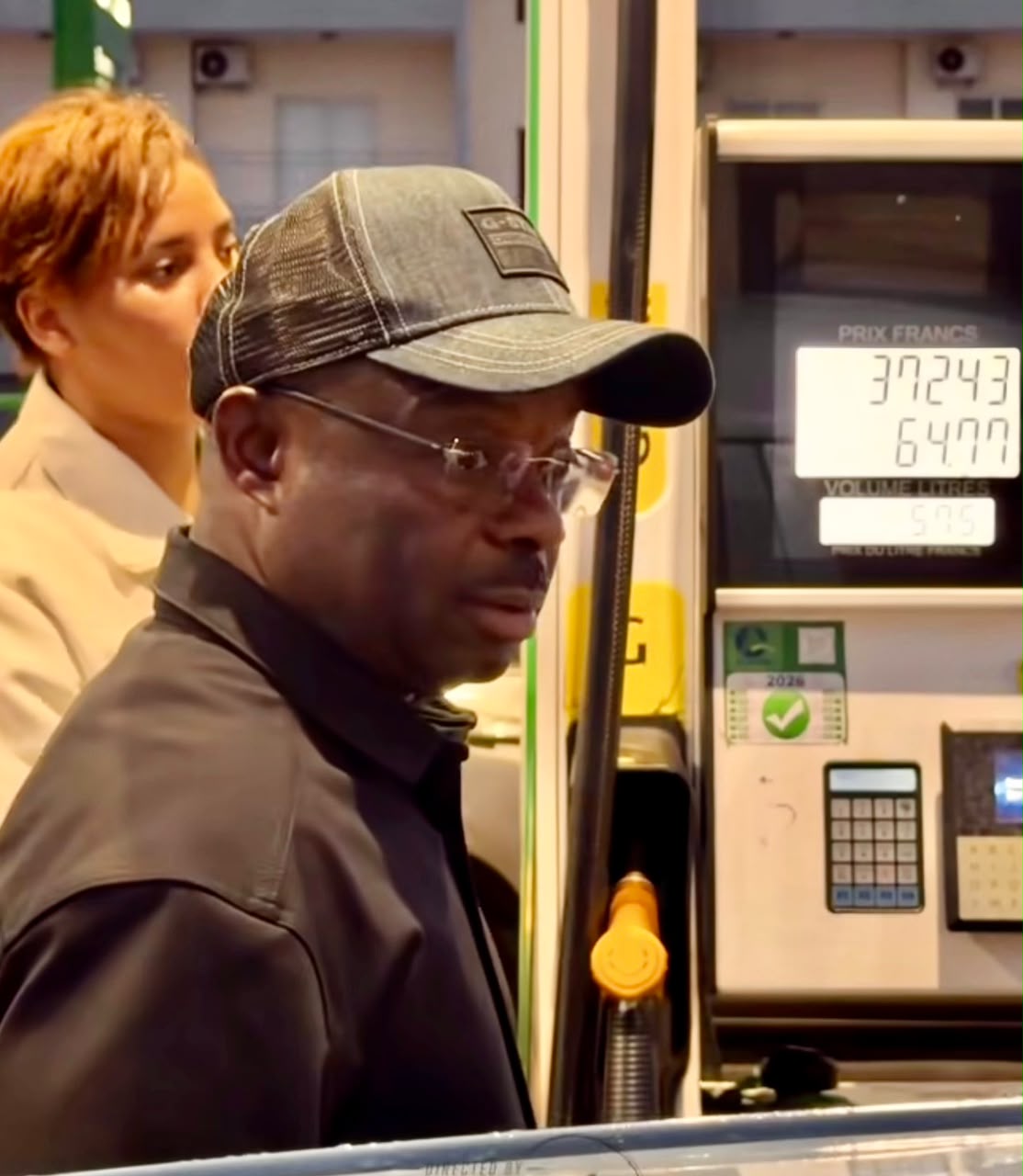 Gabon : Clotaire Kondja sur le terrain pour rassurer les automobilistes face à la pénurie de carburant