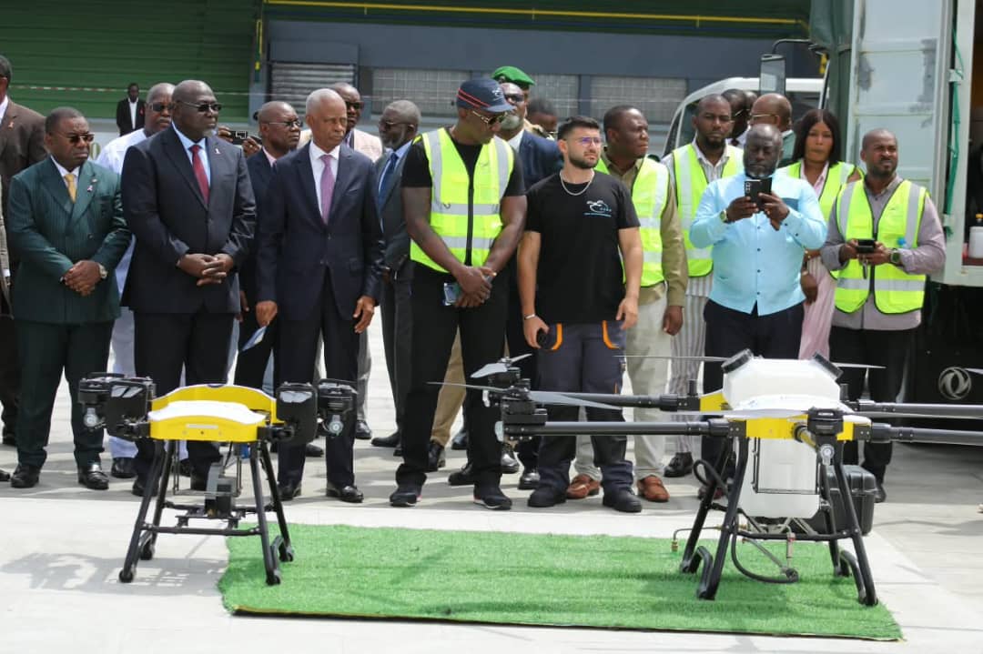 Libreville : Le nettoyage des édifices publics passe à l’ère du drone